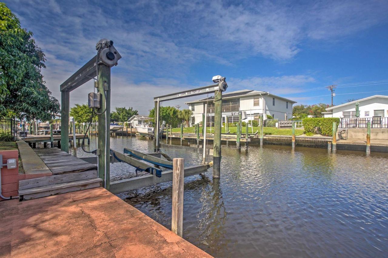 Tropical Cape Coral Home With Private Dock On Canal! Exterior photo