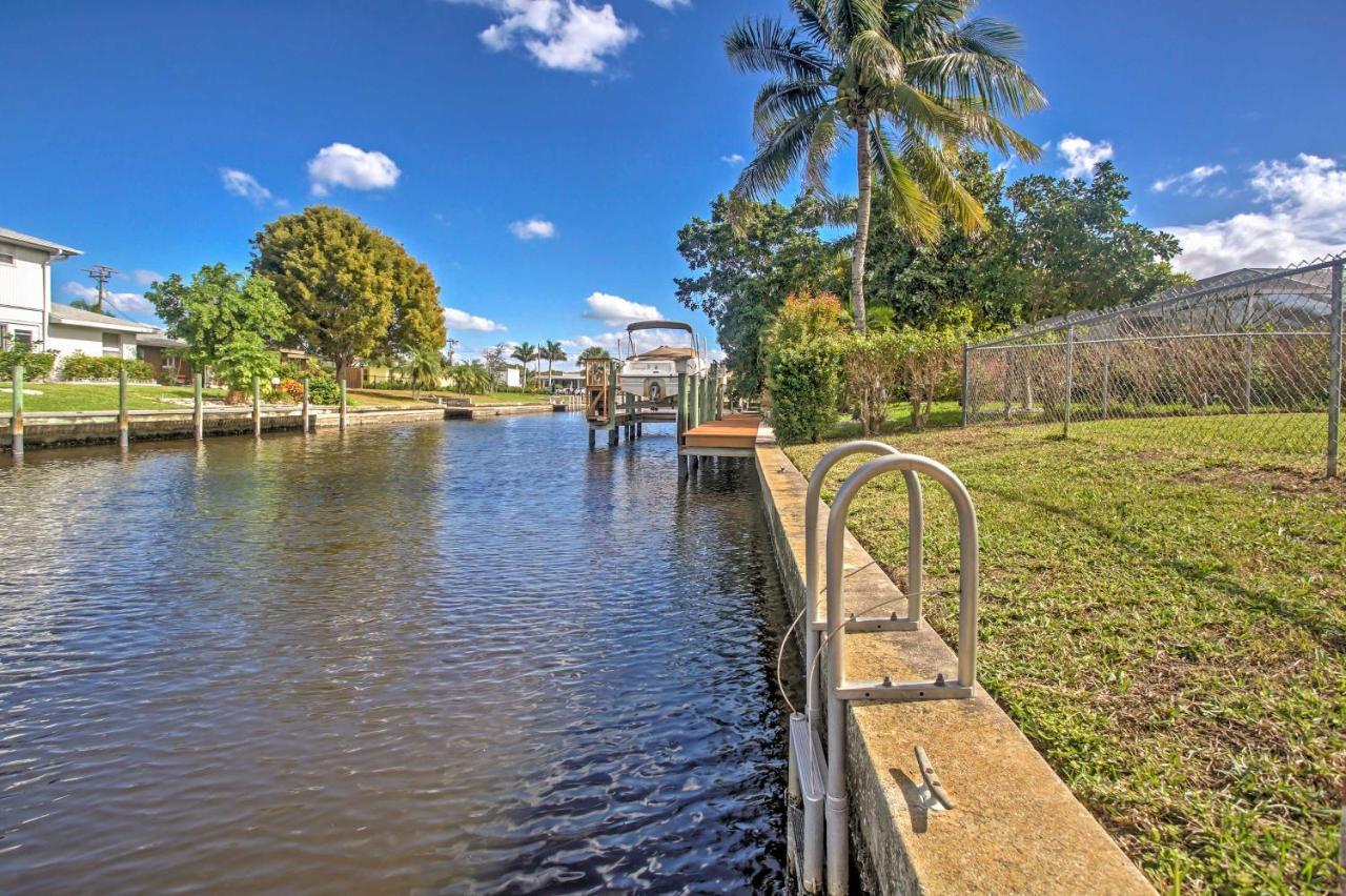 Tropical Cape Coral Home With Private Dock On Canal! Exterior photo